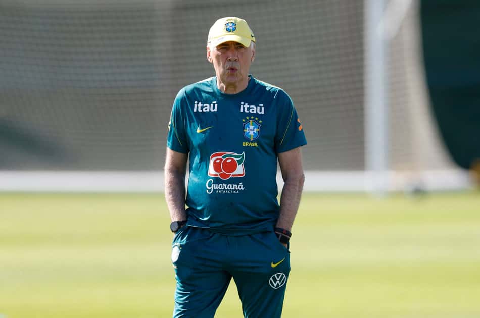 Carlo Ancelotti também utiliza a tecnologia que monitora o sono (Foto: Rafael Ribeiro / CBF)