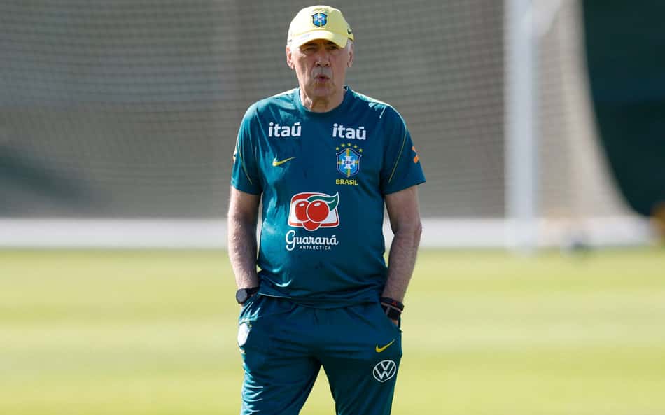 Carlo Ancelotti também utiliza a tecnologia que monitora o sono (Foto: Rafael Ribeiro / CBF)