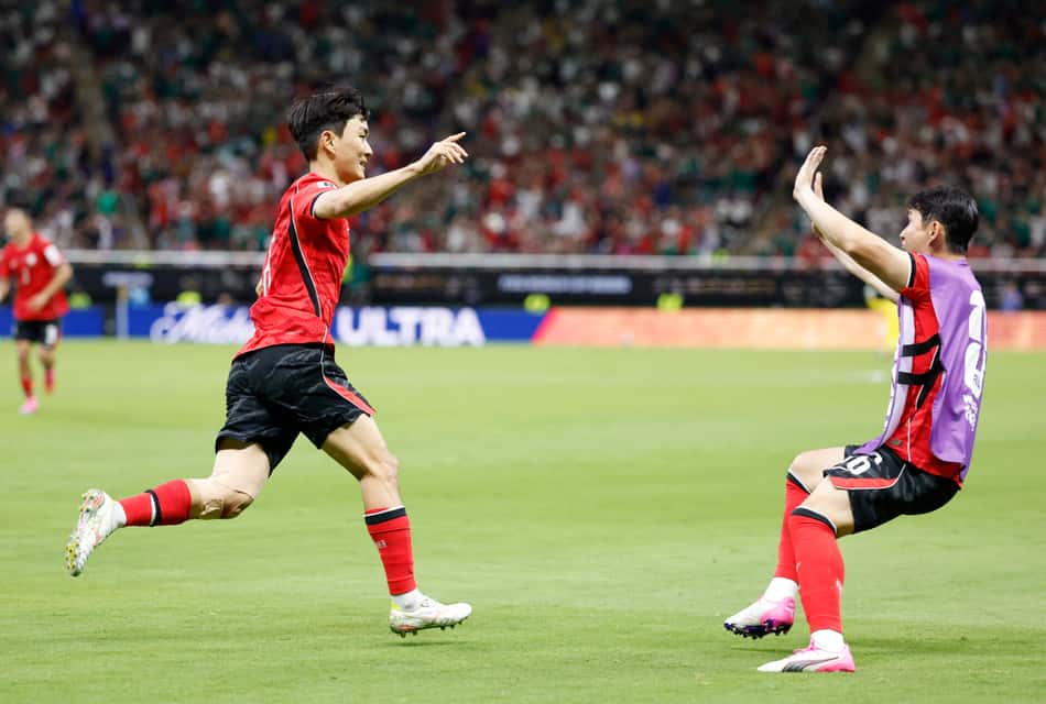 Coreia do Sul comemora gol contra a Tchéquia