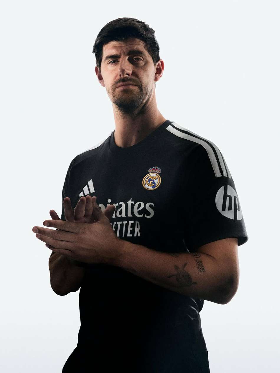 Courtois com o novo uniforme de goleiro do Real Madrid (Foto: Reprodução)