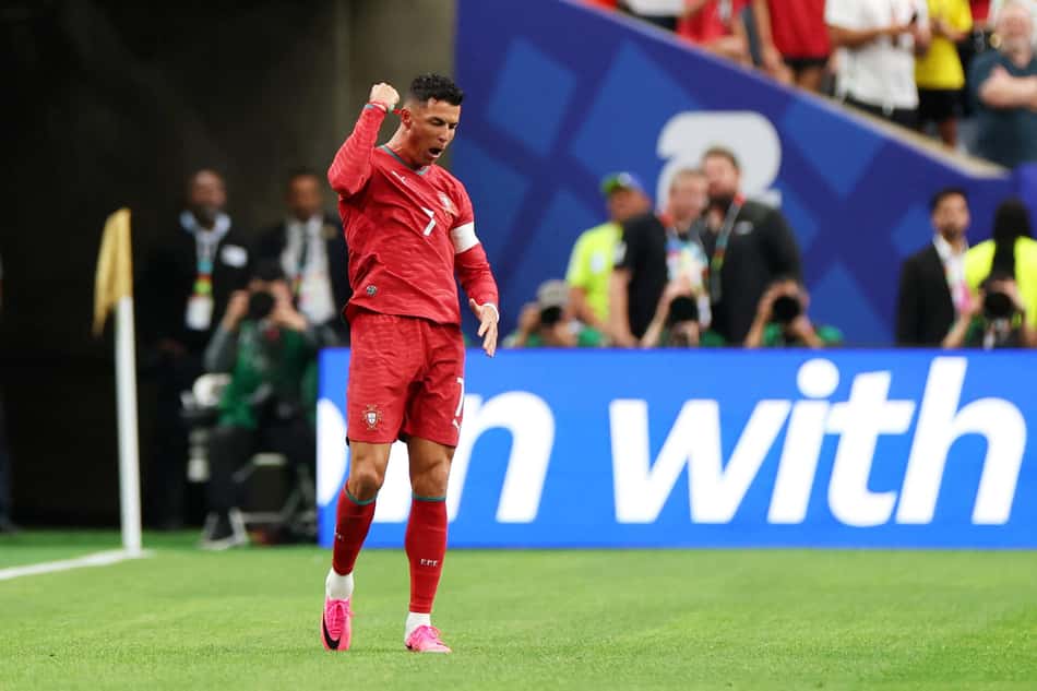 Cristiano Ronaldo comemora gol marcado por Portugal