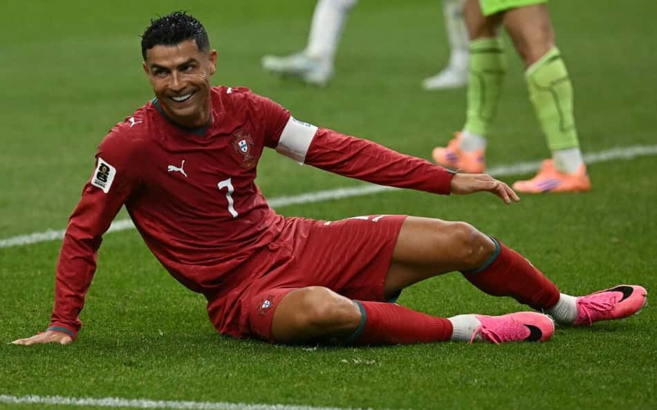 Repórter cita Messi em pergunta e reação de Cristiano Ronaldo viraliza: 'Lenda'