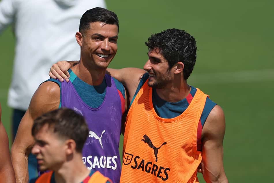 Cristiano Ronaldo treina com a seleção de Portugal