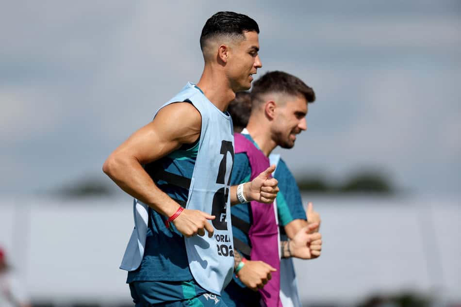 Cristiano Ronaldo treina com a seleção de Portugal