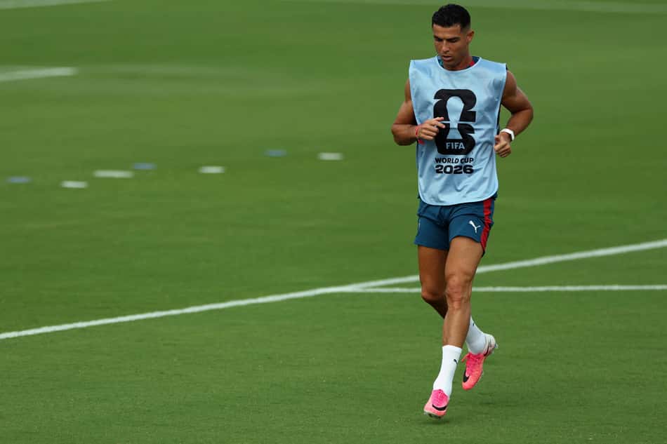 Cristiano Ronaldo treina com a seleção de Portugal