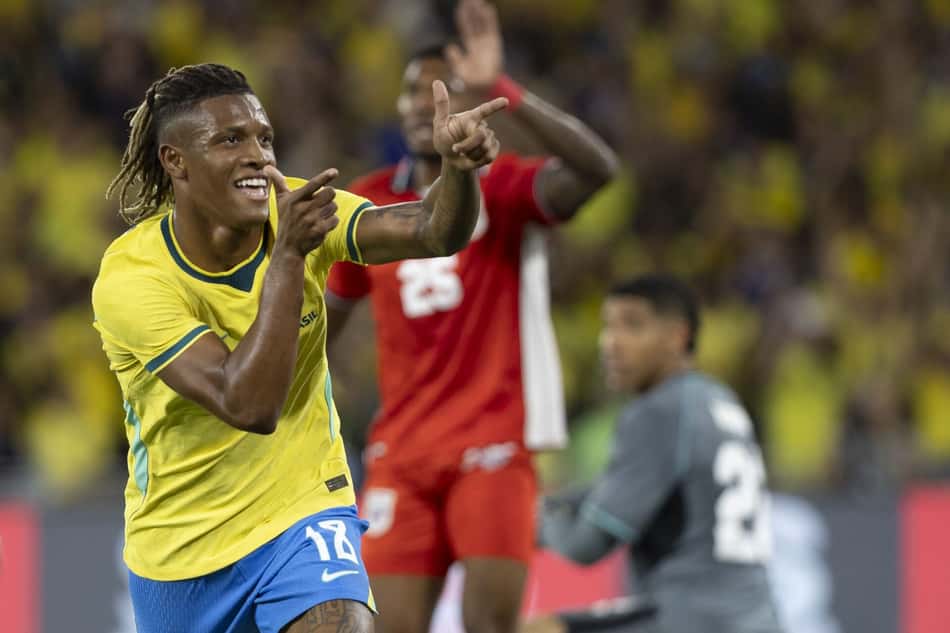 Danilo Santos, do Botafogo, comemorando gol contra o Panamá no Maracanã