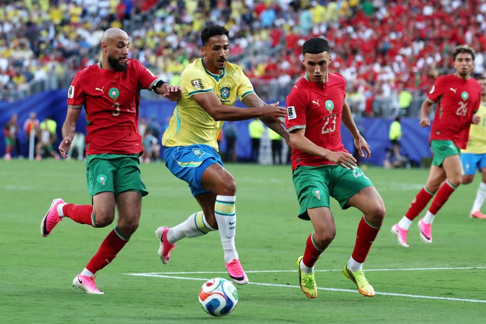 Danilo em Brasil x Marrocos (Foto: TIMOTHY A. CLARY / AFP)