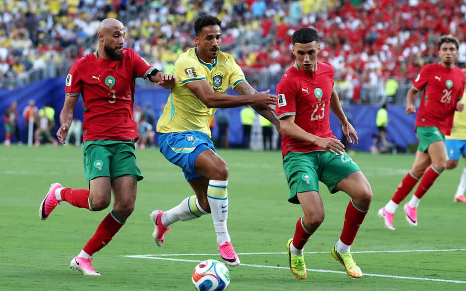 Danilo em Brasil x Marrocos (Foto: TIMOTHY A. CLARY / AFP)