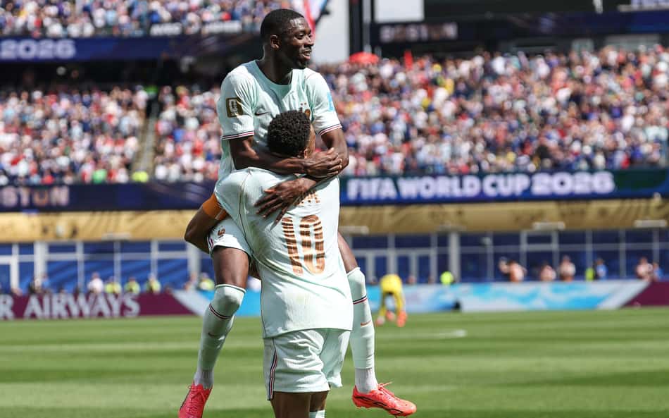 Dembélé comemora gol marcada pela França na Copa do Mundo com Mbappé