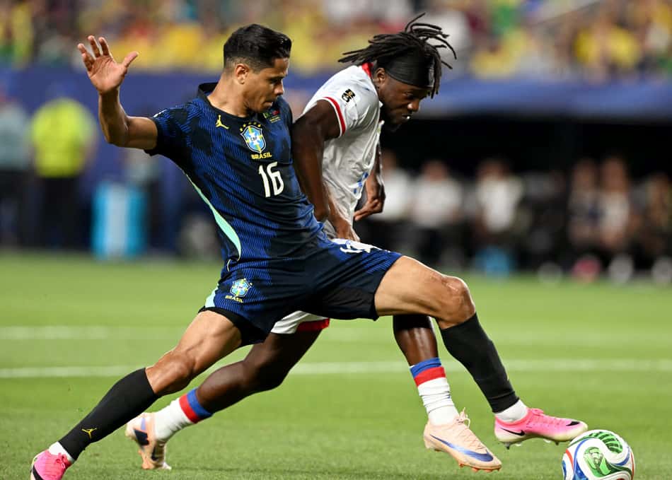Douglas Santos em Brasil x Haiti