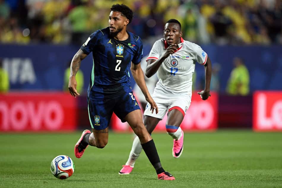 Éderson Silva em ação no duelo entre Brasil x Haiti na Copa do Mundo