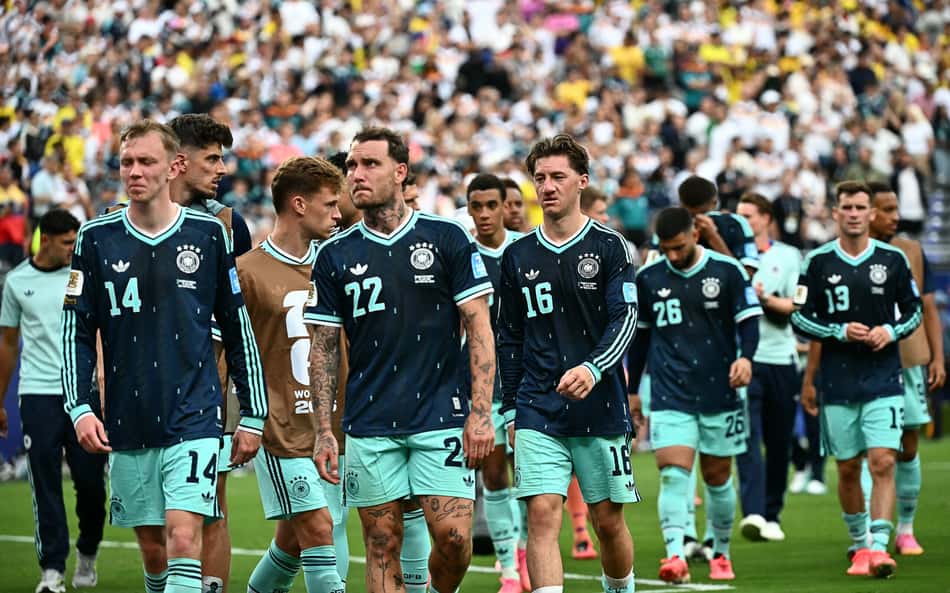 Alemanha perde campanha perfeita e chega pressionada ao mata-mata da Copa