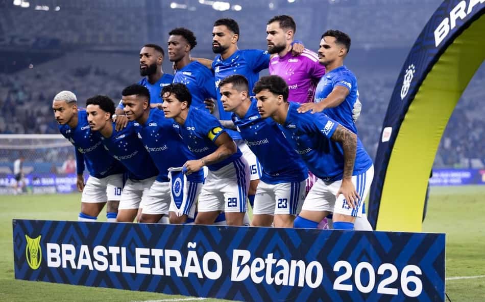 Elenco do Cruzeiro reunido para foto
