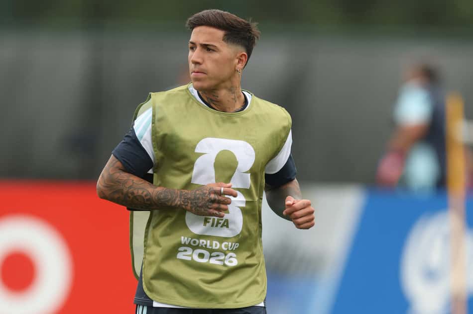 Enzo Fernández durante treino da Argentina na Copa do Mundo