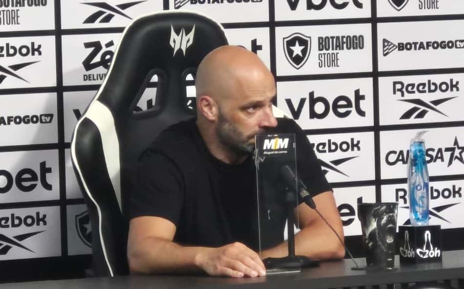 Vasco tem interesse em Franclim Carvalho, técnico do Botafogo