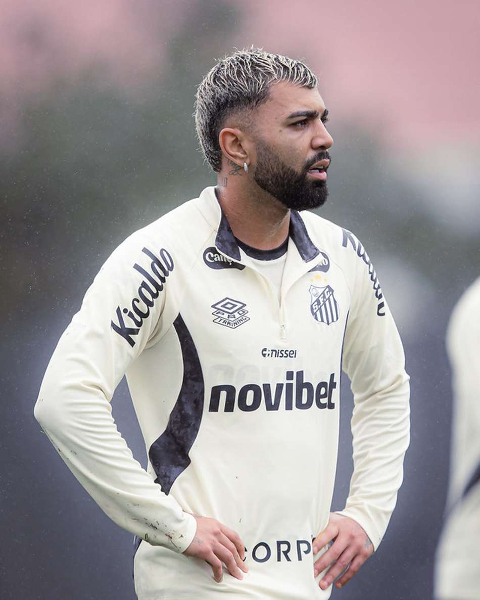 Gabigol durante treino do Santos no CT Rei Pelé; nas férias, camisa 9 marcou presença na Copa do Mundo, nos EUA. (Foto: Raul Baretta/ Santos FC)