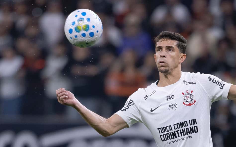 Gabriel Paulista ganha espaço no Corinthians e se firma entre os titulares