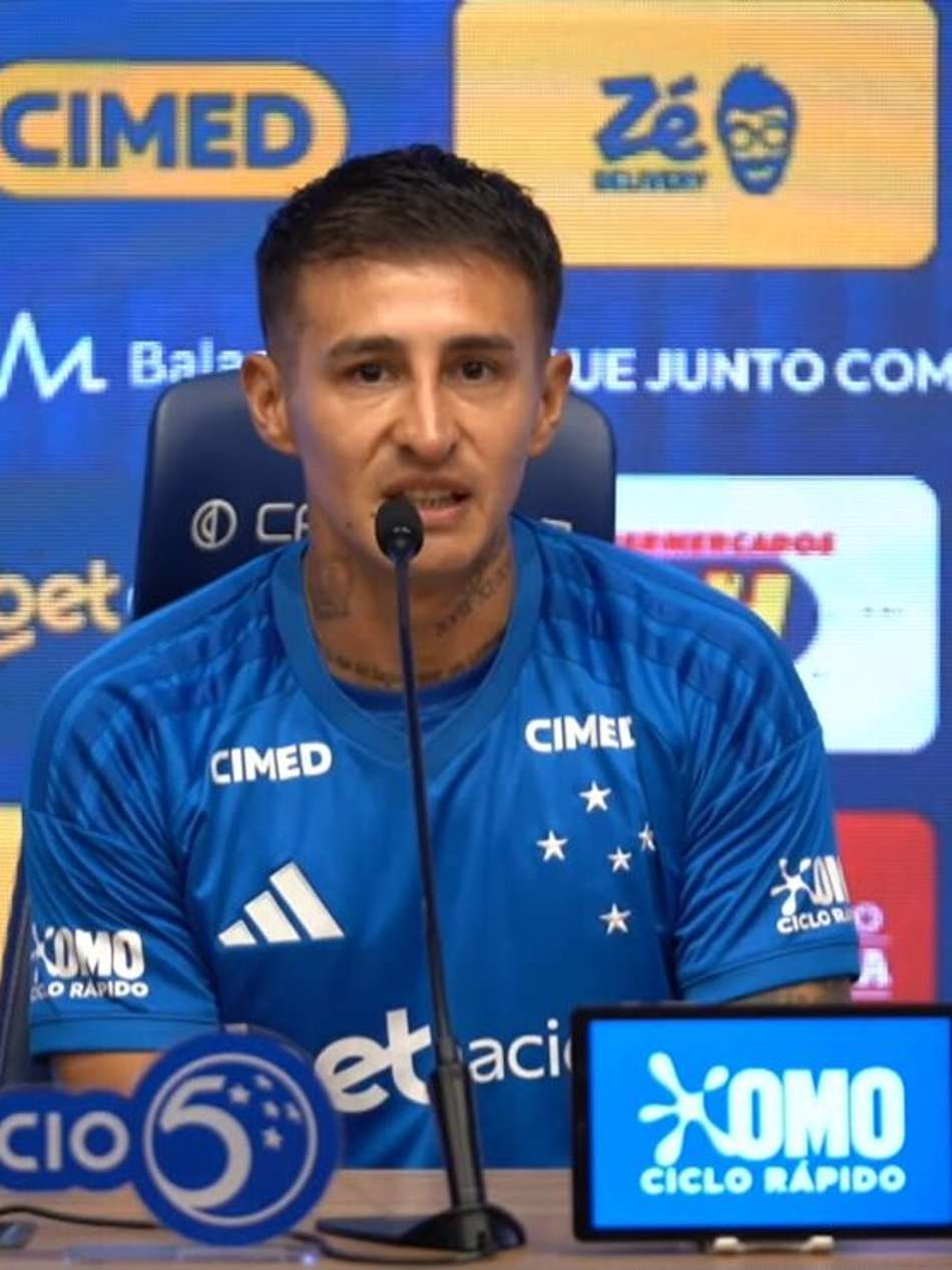 Gabriel Rojas é apresentado pelo Cruzeiro na Toca da Raposa II