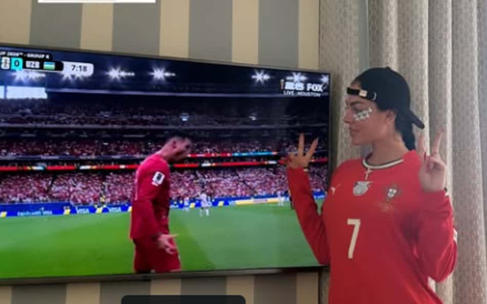 Georgina, com a camisa vermelha e de mangas longas de Portugal, torcendo para o marido, Cristiano Ronaldo, na Copa do Mundo de 2026