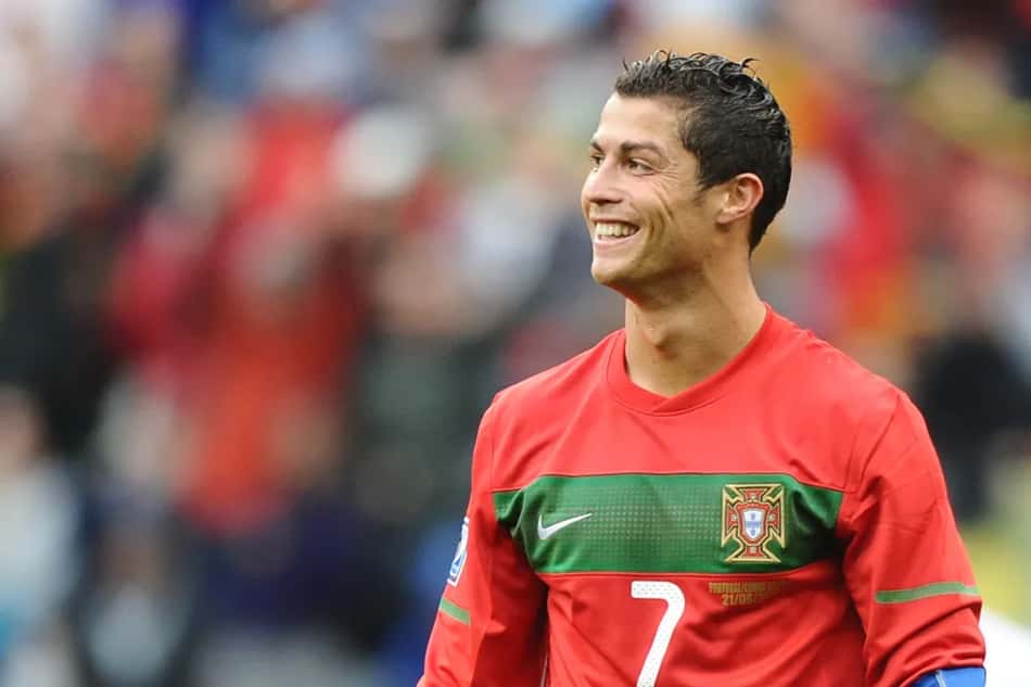 Gol "sem querer" contra a Coreia do Norte foi celebrado de modo discreto por Cristiano Ronaldo em 2010 — Foto: JEWEL SAMAD/AFP