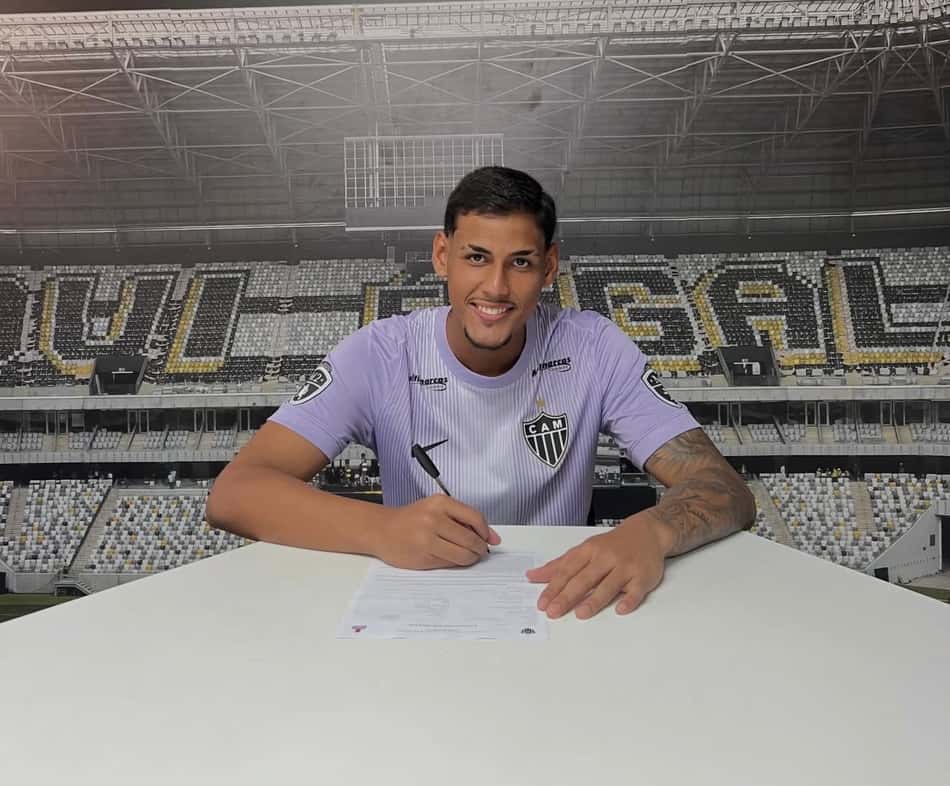 Guilherme Pires assinatura contrato (reprodução Instagram Guilherme Pires)