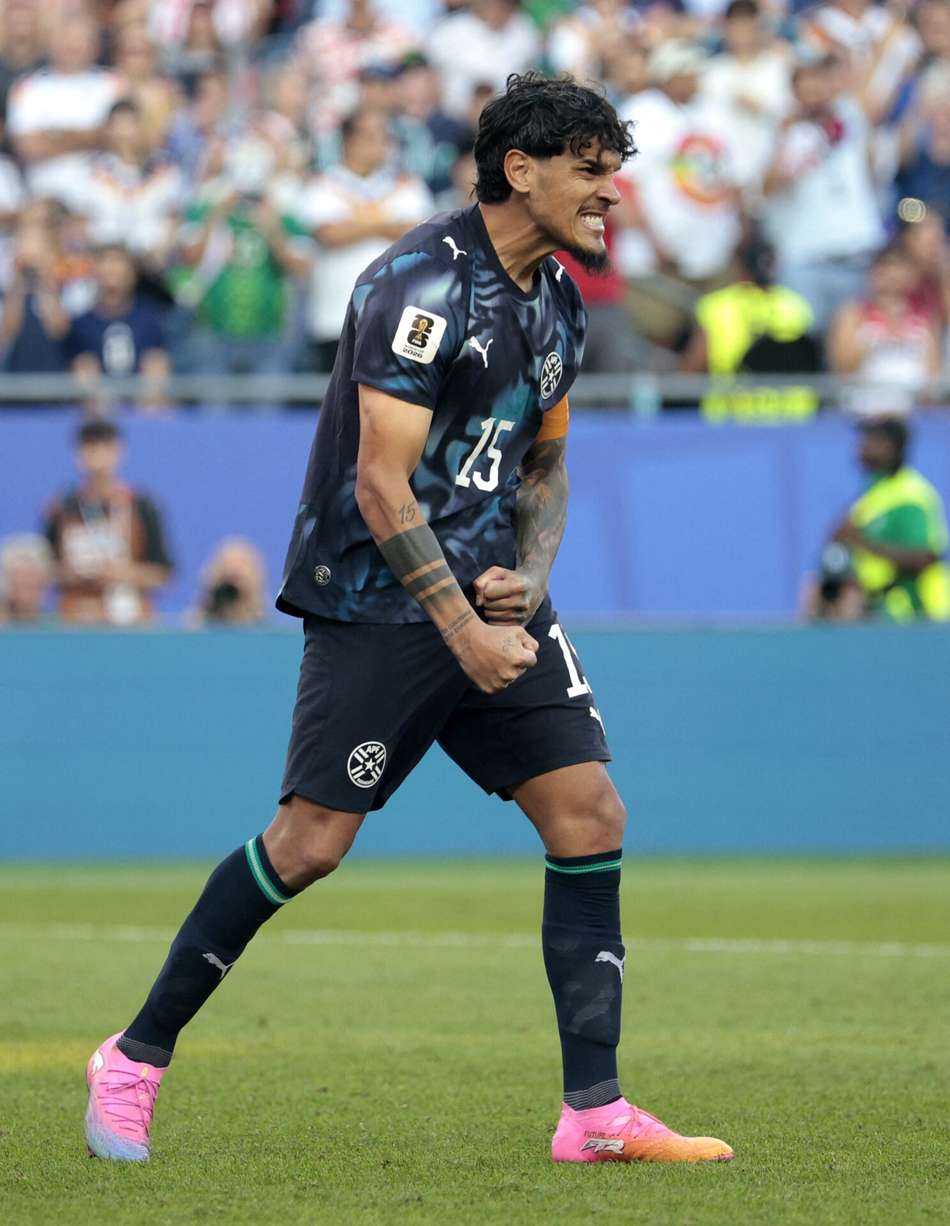 Gustavo Gómez, do Palmeiras, comemora gol na Alemanha