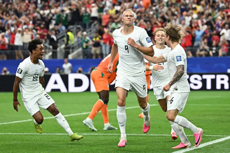 Haaland comemorando o gol da classificação da Noruega contra a Costa do Marfim na Copa do Mundo