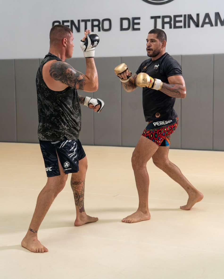 Alex Poatan na contagem regressiva para o UFC Casa Branca (Foto: Divulgação/UFC)