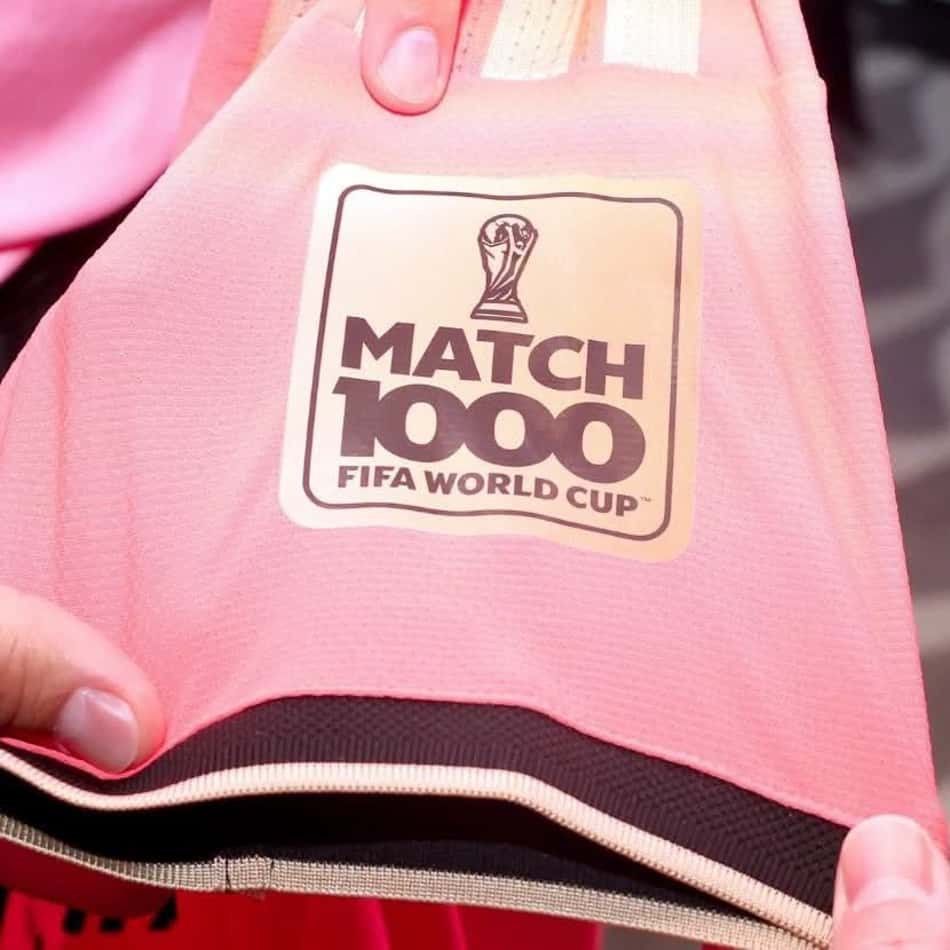 Patch de 1000 jogos da Copa do Mundo. (Foto: Divulgação / Adidas)