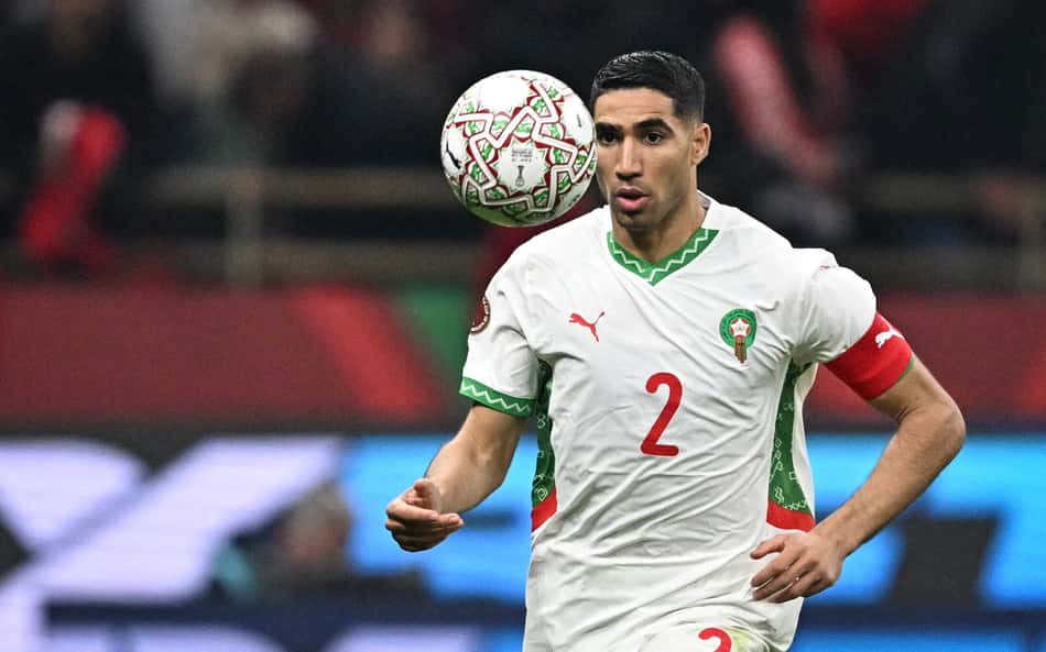 Hakimi em ação por Marrocos contra Camarões, na Copa Africana de Nações