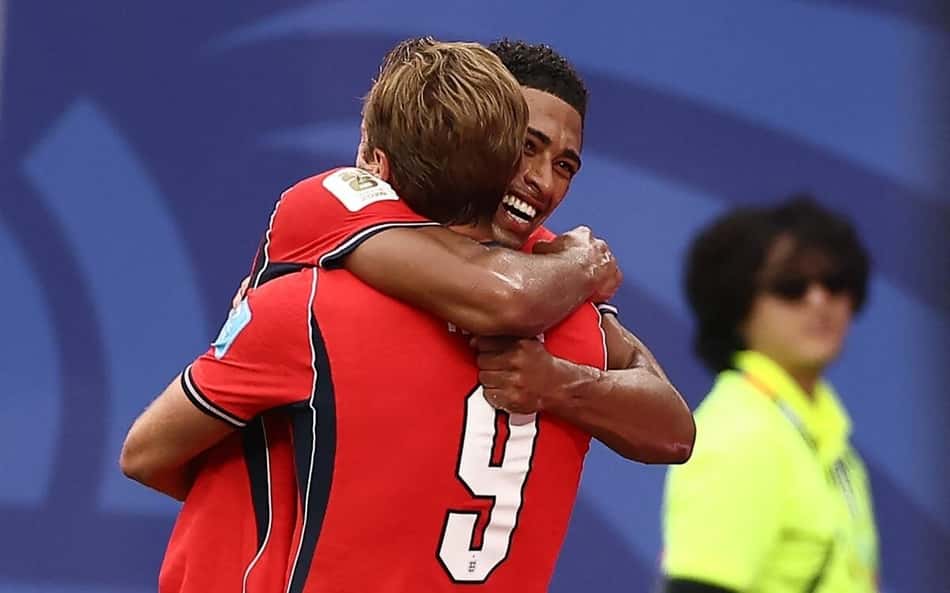 Bellingham exalta Kane após recorde na Copa: 'Melhor jogador da história'