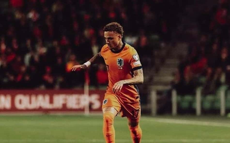 Astro da Holanda aparece com camisa do Corinthians, e torcida alerta: 'Fácil'
