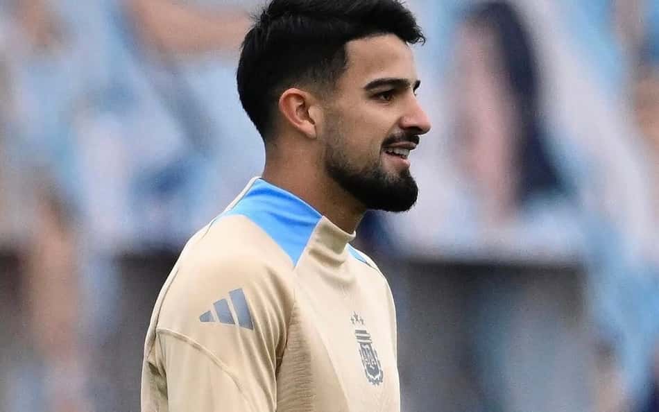 Argentina define numeração para a Copa, e Flaco usará camisa 'pela metade' na seleção