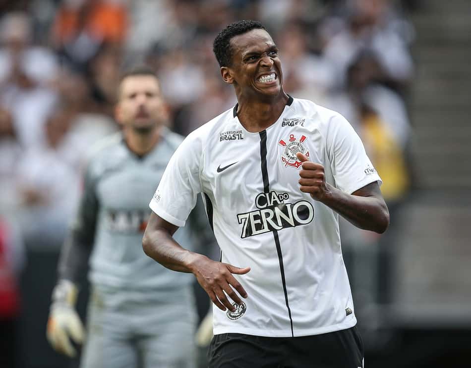 O acatante Jô comemora gol com a camisa do Corinthians