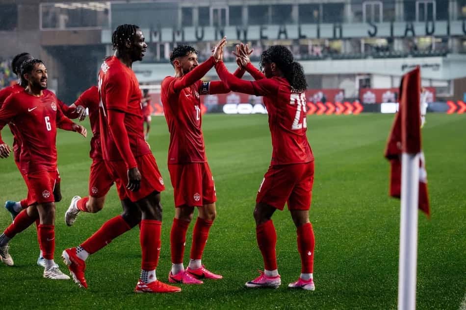 Jogadores do Canadá comemorando gol em amistoso pré-Copa do Mundo