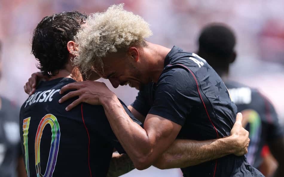 Jogadores dos Estados Unidos comemorando gol diante a Alemanha, em amistoso pré-Copa (Foto: Jamie Squire/AFP)