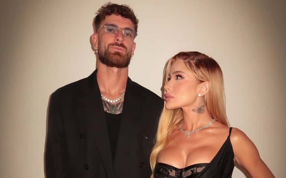 Léo Pereira e Karoline assumem namoro e se beijam após Brasil x Haiti; veja