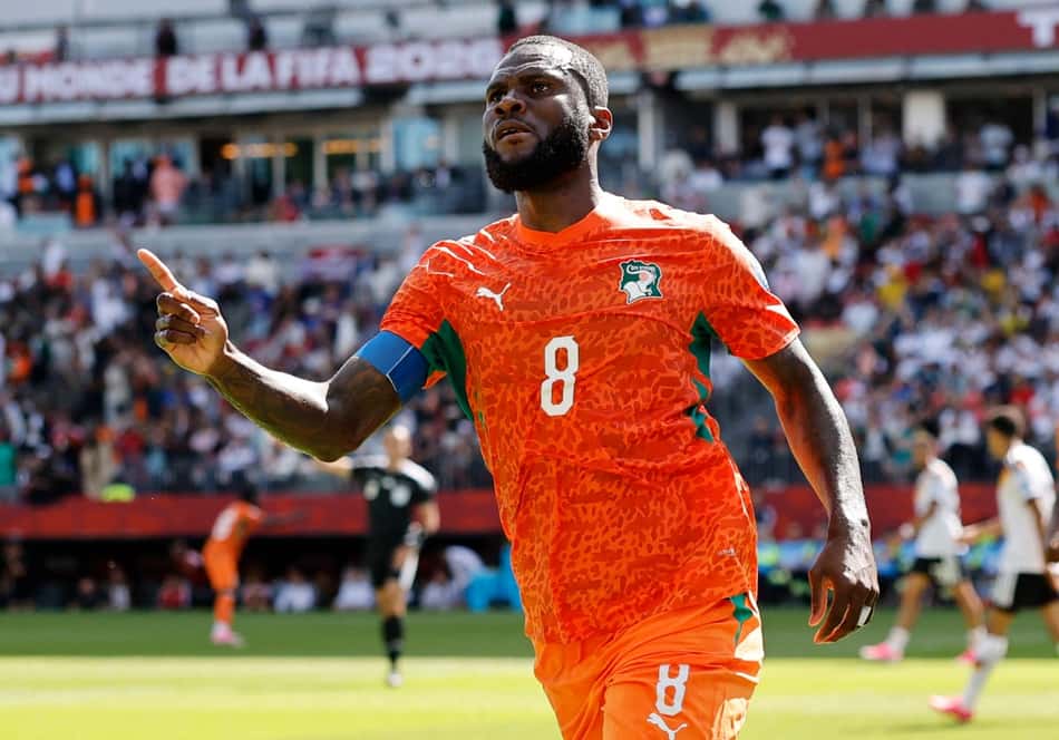 Kessié, da Costa do Marfim, comemora seu gol contra a Alemanha na Copa do Mundo