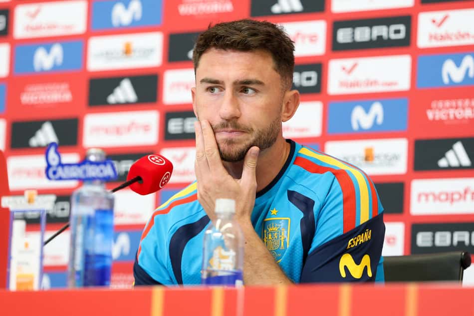 Laporte, da Espanha, em entrevista coletiva na Copa do Mundo