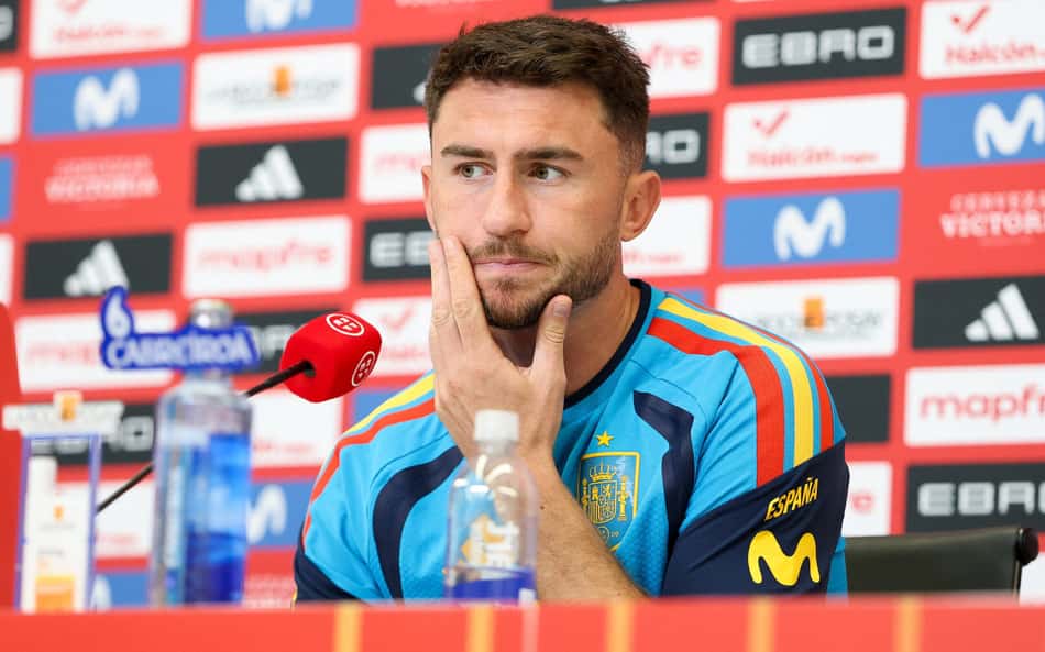 Laporte, da Espanha, em entrevista coletiva na Copa do Mundo