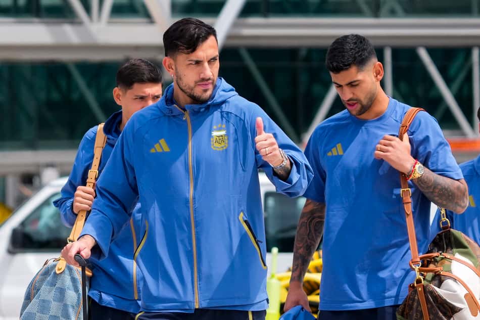 Leandro Paredes chega com delegação da Argentina nos Estados Unidos para a Copa do Mundo