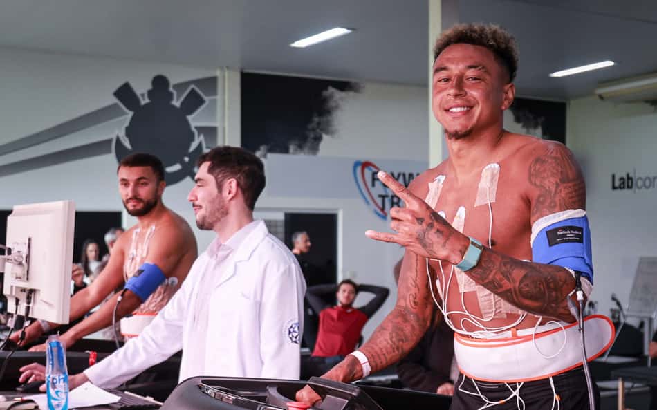 Lingard durante exames no Corinthians
