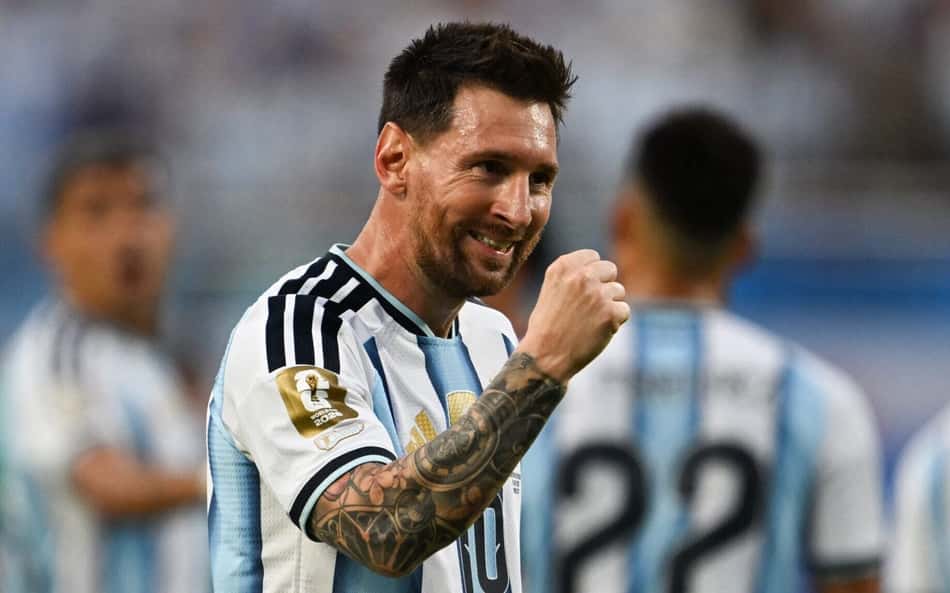 Lionel Messi comemora gol marcado pela Argentina sobre a Argélia na estreia da Copa do Mundo de 2026