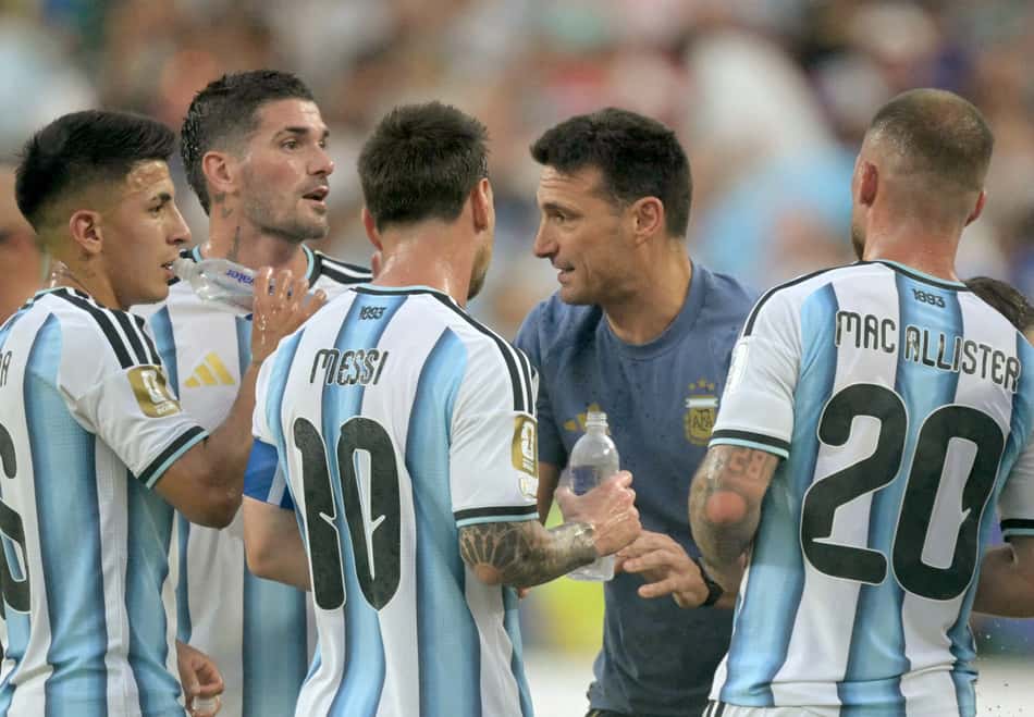 Argentina quebra sequência negativa de sul-americanos na Copa diante da Argélia (Foto: Juan Mabromata/AFP)