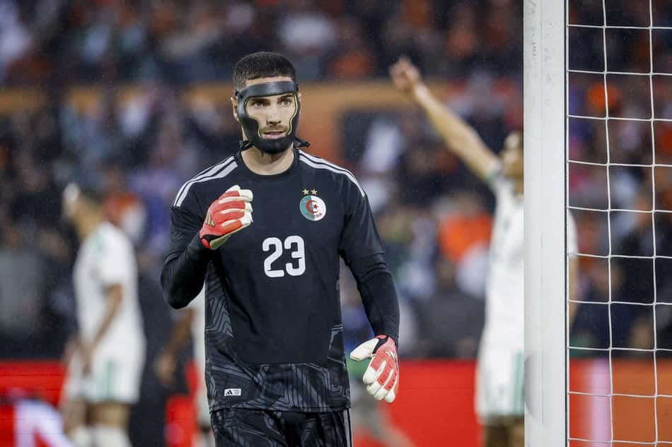 Luca Zidane em ação pela Argélia durante amistoso contra a Holanda