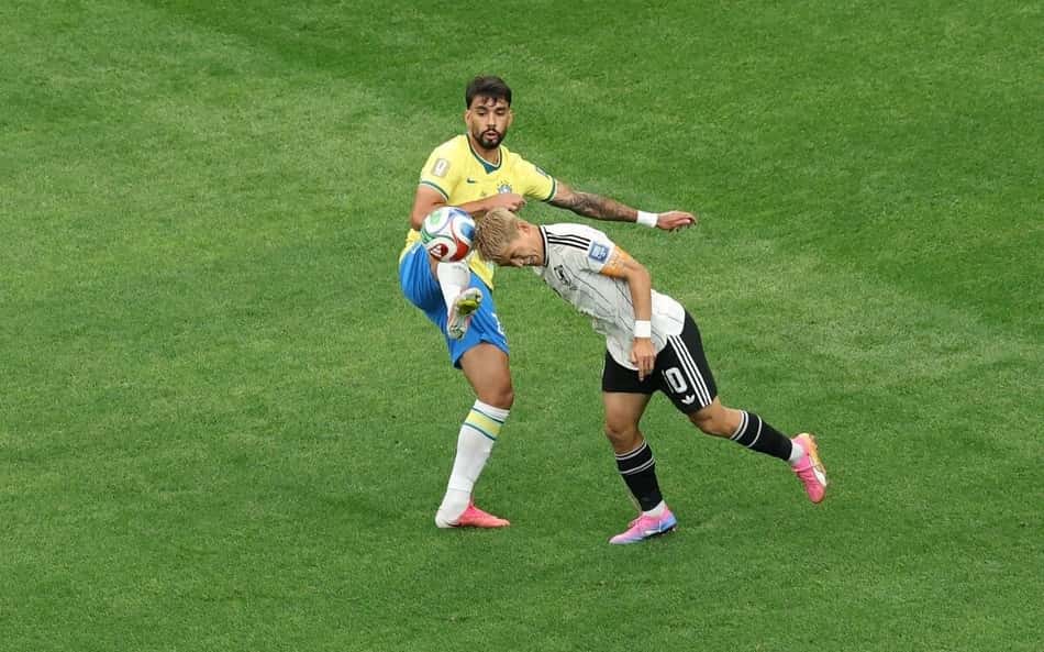 Lucas Paquetá, do Flamengo, em ação pela Seleção Brasileira na Copa do Mundo. (Foto: Molly Darlington / GETTY IMAGES NORTH AMERICA / Getty Images via AFP)