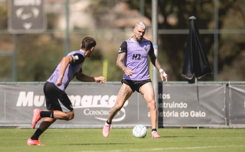 Lyanco e Natanael em treinamento (Foto: Pedro Souza / Atlético)