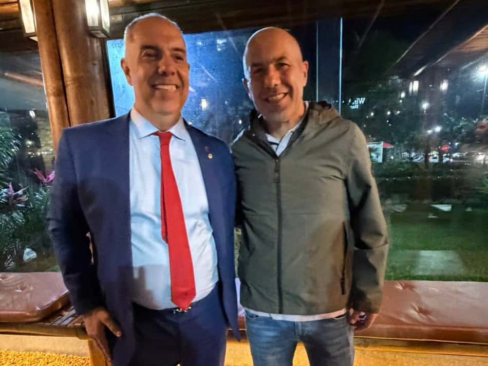 Marcos Braz, ex-vice-presidente do Flamengo, ao lado e Leonardo Jardim, treinador do clube carioca, em restaurante no Rio de Janeiro