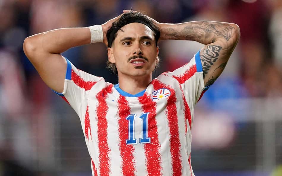 Jogadores paraguaios 'culpam' treinador por empate sem gols na Copa