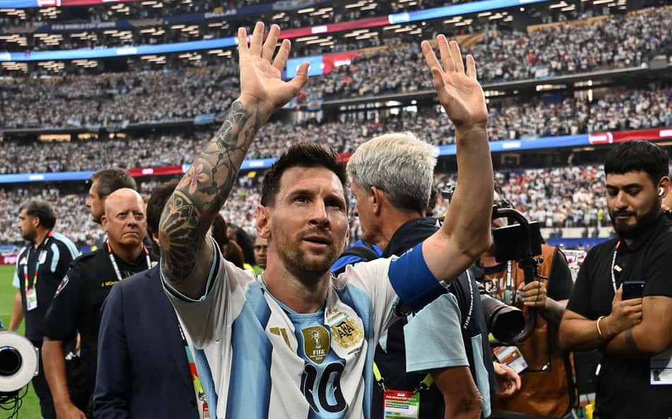 Messi deixa para trás 'aposentadoria' em busca do bi da Copa nos EUA